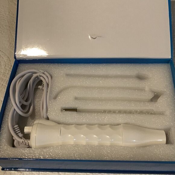 Portable high frequency. Perfect for acne, enlarged pores, and  dark cir… - Picture 7 of 13